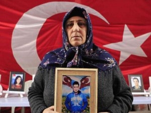 Evlat Nöbetindeki Anne: “Oğlumun Peşini Bırakmayacağım”