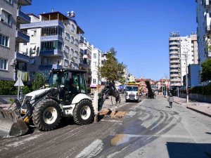 Muratpaşa, 2033 Sokak’ta Yenileme Çalışması