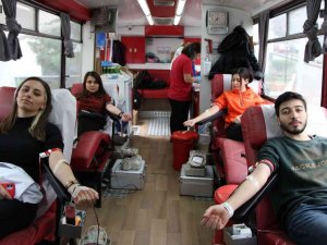Avrasya Üniversitesi Öğrencilerinden Kan Bağışı