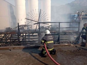 Hatay’da Demir Çelik Fabrikasında Patlamadan Sonra Yangın Çıktı
