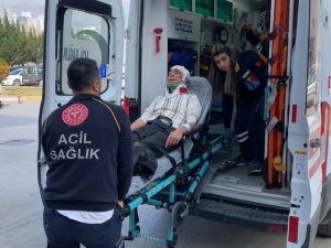 Kaldırımda Yürürken Başına Düştü, Ölümden Döndü
