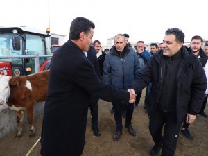 Başkan Demir’den Hayvan Pazarına Ziyaret