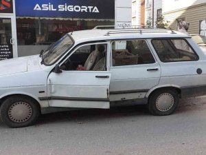 Motosiklet İle Otomobilin Açılan Kapısına Çarptı: 1 Yaralı
