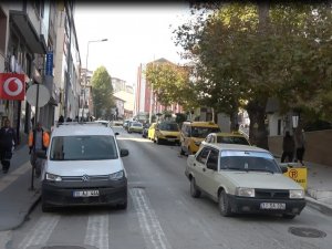 Bilecik’te Yön Tabelası Olmayan Cadde Sürücülerin Kafasını Karıştırıyor