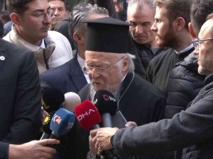 Fener Rum Patriği Bartholomeos Bombalı Saldırının Gerçekleştiği Alana Karanfil Bıraktı