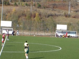 Yumruk Yumruğa Kavga Eden Antrenörleri Futbolcular Ayırdı