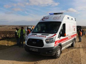 Edirne’de Devrilen Araçta Sıkışan Sürücüyü İtfaiye Kurtardı