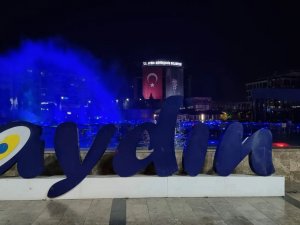 Aydın Kent Meydanında ’Mavi’ Işıkla Diyabete Dikkat Çekildi
