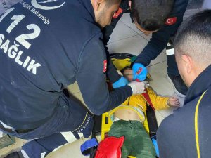 Yük Asansörüne Ayağı Sıkışan Çocuğu İtfaiye Kurtardı