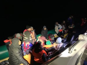 Yunan Unsurları Tarafından Ölüme Terk Edilen 41 Kaçak Göçmen Kurtarıldı