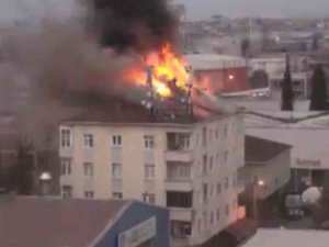 Tuzla’da Çatı Yangını: Bina Sakinleri Tahliye Edildi