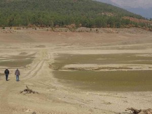 Bursa’da Kuraklık Alarmı....tamamen Kurudu, Havadan Böyle Görüntülendi