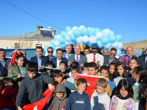 Tuşba Belediyesi, Kırsal Mahallede Yaptığı İlk Parkın Açılışını Gerçekleştirdi