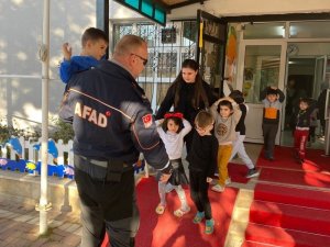 Minik Öğrenciler İle Deprem Tatbikatı