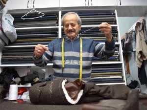70 Yaşındaki Terzi Sıtkı Usta’nın Meslek Aşkı Hayran Bırakıyor