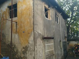 Ev Alevlere Teslim Oldu, 1’i Çocuk 5 Kişi Dumandan Etkilendi