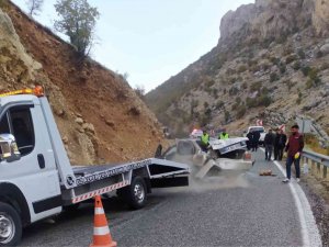 Adıyaman’da Takla Atan Otomobildeki 2 Kişi Yaralandı