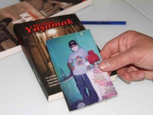 Sağ Kolundan Kemoterapi Gördü, Sol Koluyla Yazmaya Devam Etti
