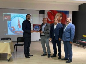 Altıntaş’ta Muhtarlara Teşekkür Plaketi