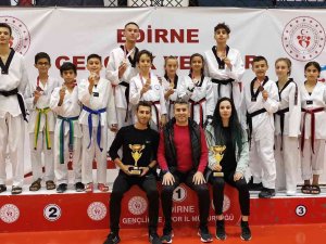 Ayvalıklı Tekvandoculardan 1 Yılda 104 Madalya