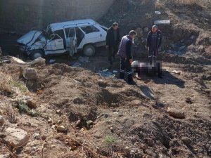Otomobil Köprüden Düştü: 1 Ölü, 2 Yaralı