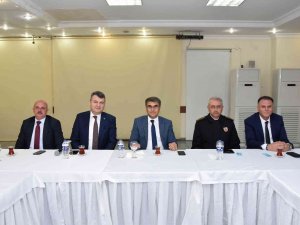 Vali Gürel’den Emniyet Personellerine Başarı Belgesi