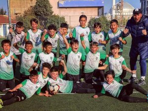 Efelerli Minikler Turnuvada Şampiyon Oldu