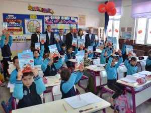 Emet Belediyesi’nden Çocuklara Anlamlı Hediye