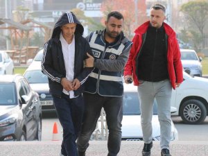 Girdiği Evlerde Uyuyan Ve İş Yerini Soyan Hırsız Tutuklandı
