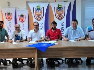 İnegöl Belediyespor Basketbol Takımı Teknik Heyeti İle Sözleşme İmzalandı