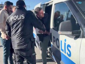 İ̇şten Ayrıldığı Firmaya Alacağı Para İçin Gitti Çalışanlara Bıçakla Saldırdı