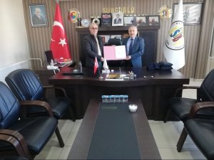 Borsa’dan Öğrencilere Eşofman Yardımı