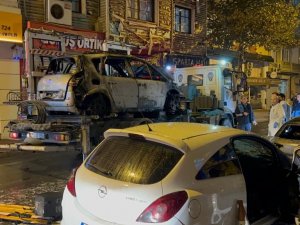 Fatih’te 5 Araç Alev Alev Yandı