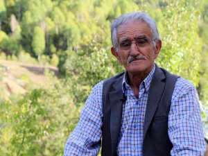 Hem Okuyor, Hem Yazıyor, Hem Yapıyor, Hem Çalıyor