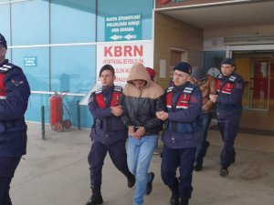 Bursa’da Kadının Altınlarını Alan Dolandırıcılar Tutuklandı