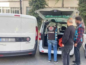 (Düzeltme) Ambulansa Yol Vermeyen Duyarsız Sürücü Kamerada
