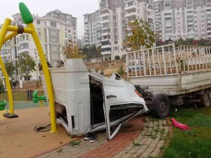 Kupası Açılarak Oyun Parkına Dalan Kamyonetin Sürücüsü Hayatını Kaybetti