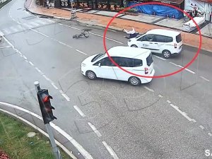 Ticari Aracın Çarptığı Bisiklet Sürücüsü Havada Taklalar Attı