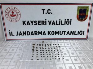 Tarihi Eserleri Satamadan Yakalandı