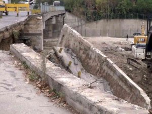 Bakırköy’de Pazar Yeri İnşaatında İstinat Duvarı Çöktü