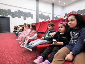 Çocuklar "Fıstık İle Celil" Oyununu Çok Beğendi