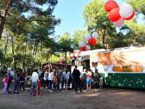 Çocuklar Tiyatro Otobüsü’nü Sevdi