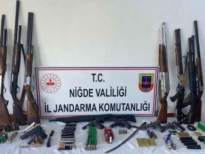 Jandarmanın Operasyon Düzenlediği Ev Cephanelik Çıktı
