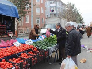 Erzurumlu Vatandaşlar Halk Pazarlarında Yoğunluk Oluşturuyor