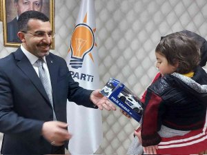 Başkan Çalkın, Vatandaşlara Kars’a Yapılan Yatırımları Anlatıyor