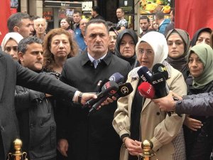 Ak Parti İ̇stanbul Kadın Kolları Başkanlığı, Saldırının Gerçekleştiği Alana Karanfil Bıraktı