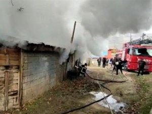 Odunlukta Çıkan Yangın İtfaiye Ekiplerince Söndürüldü