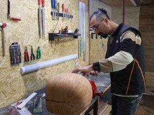 Hem Çalıyor, Hem Üretiyor