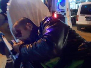 Motosiklet Otomobile Çarptı: 1 Yaralı