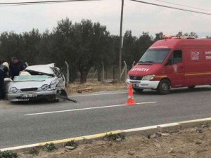 Takla Atan Otomobilde Sıkışan 2 Kişiyi İtfaiye Kurtardı